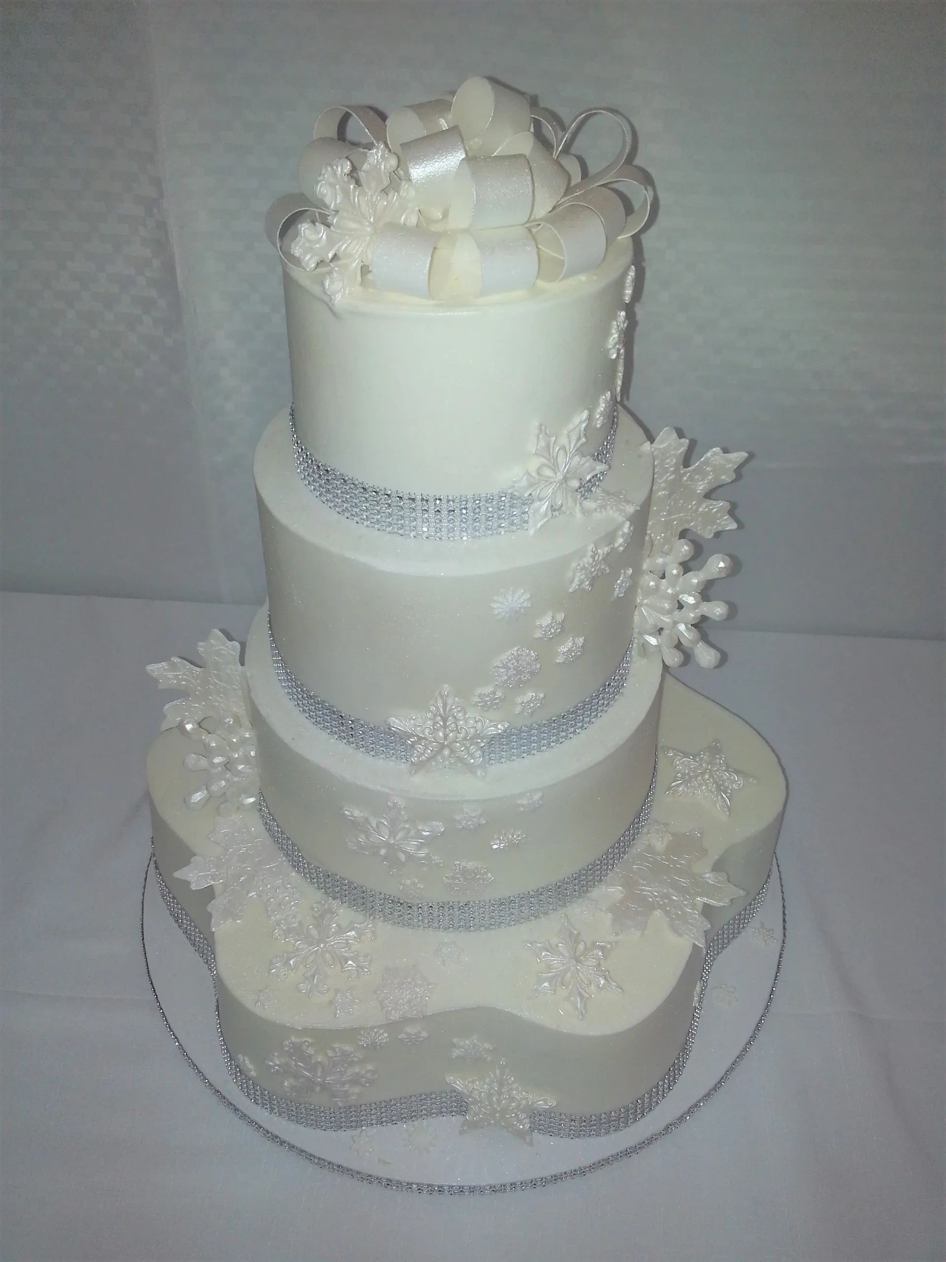 Elegant tiered wedding cake
